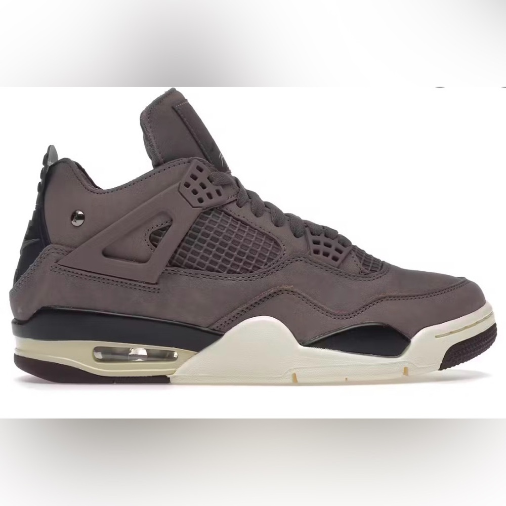 Jordan 4 Retro SP
A Ma Maniére Violet Ore